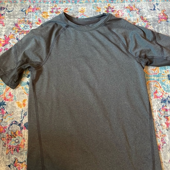 Dick Sporting Goods Boys grey running shirt - Picture 1 of 3